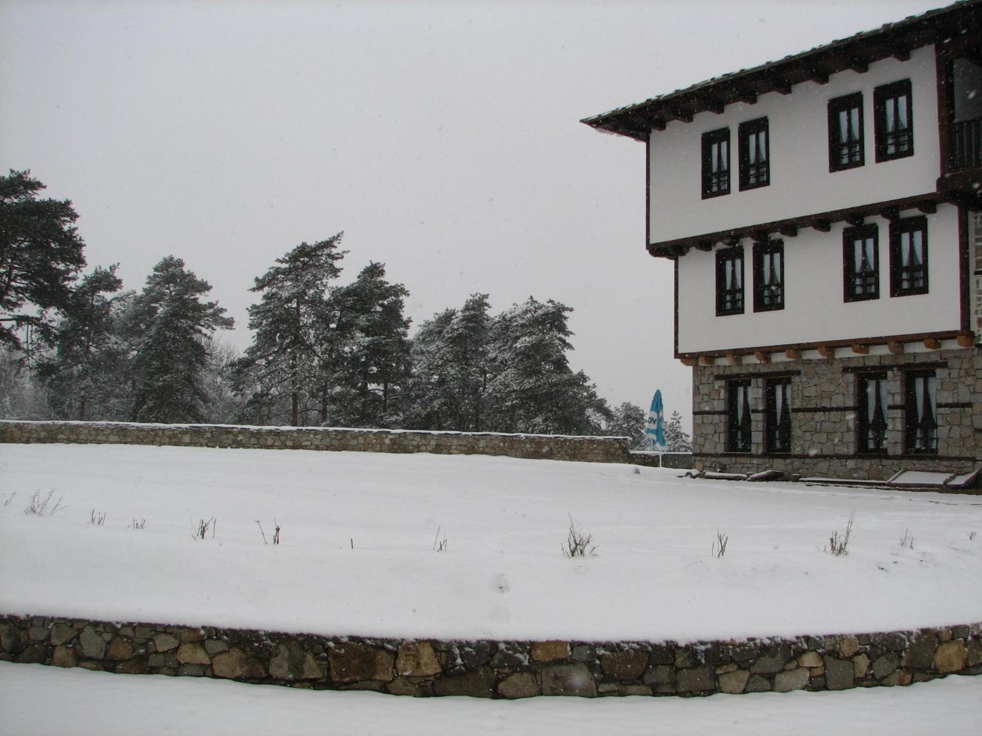 Family Hotel Kalifer Kalofer Εξωτερικό φωτογραφία