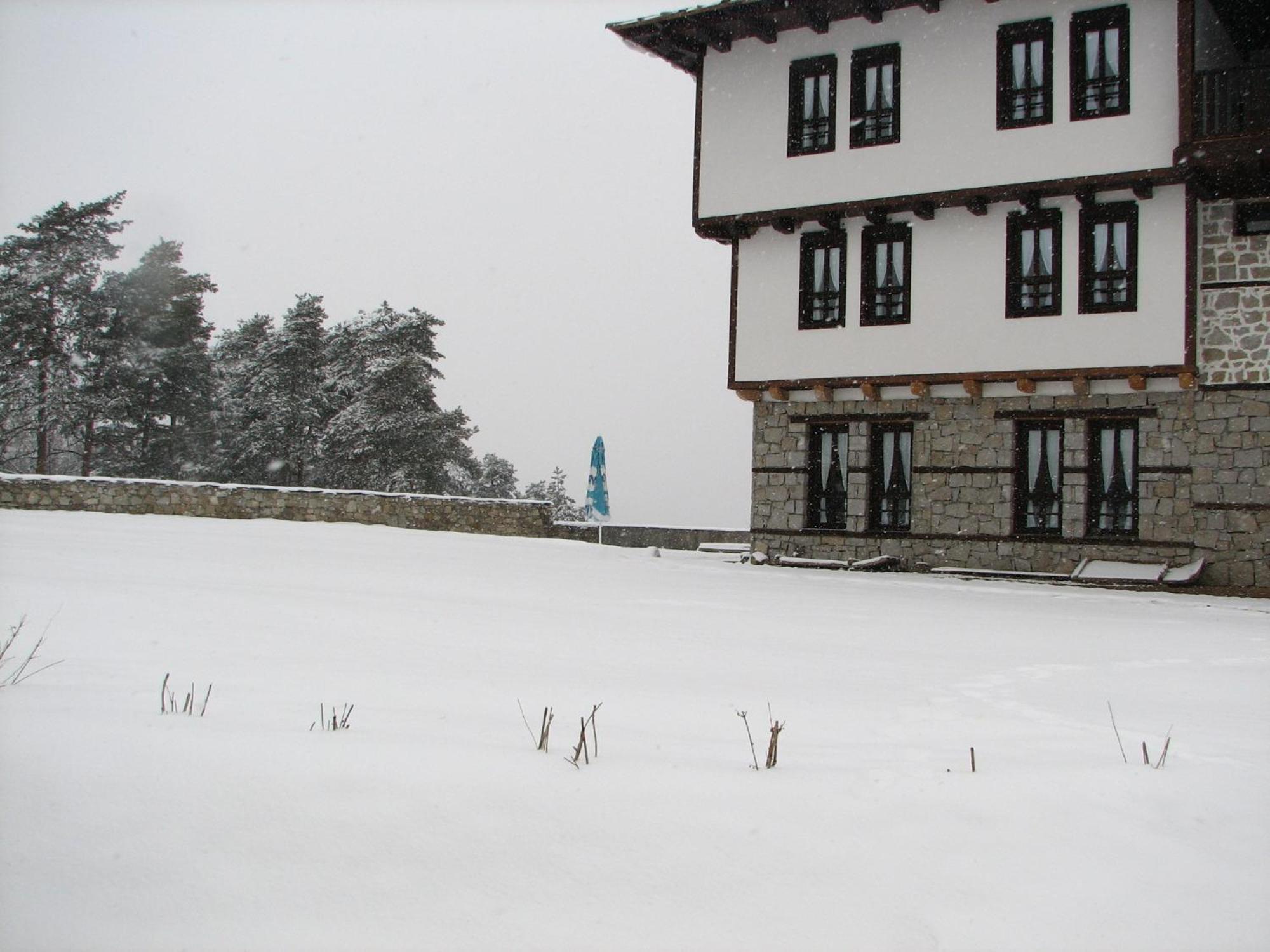 Family Hotel Kalifer Kalofer Εξωτερικό φωτογραφία