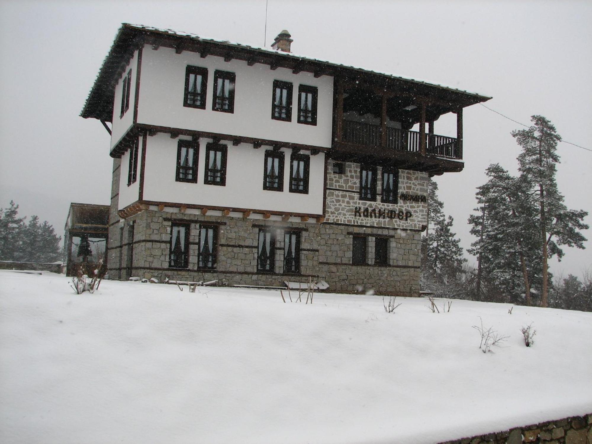 Family Hotel Kalifer Kalofer Εξωτερικό φωτογραφία