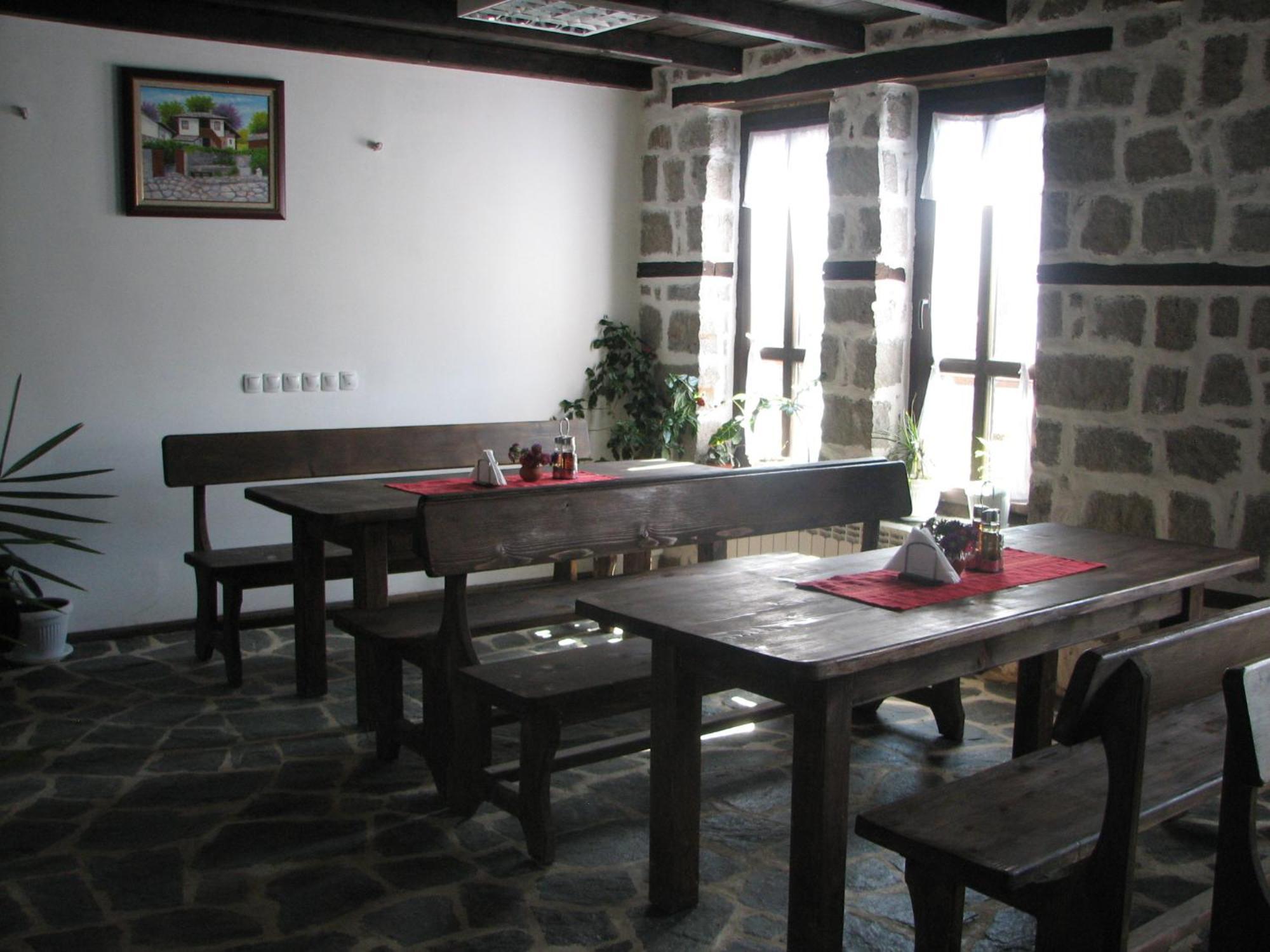 Family Hotel Kalifer Kalofer Εξωτερικό φωτογραφία