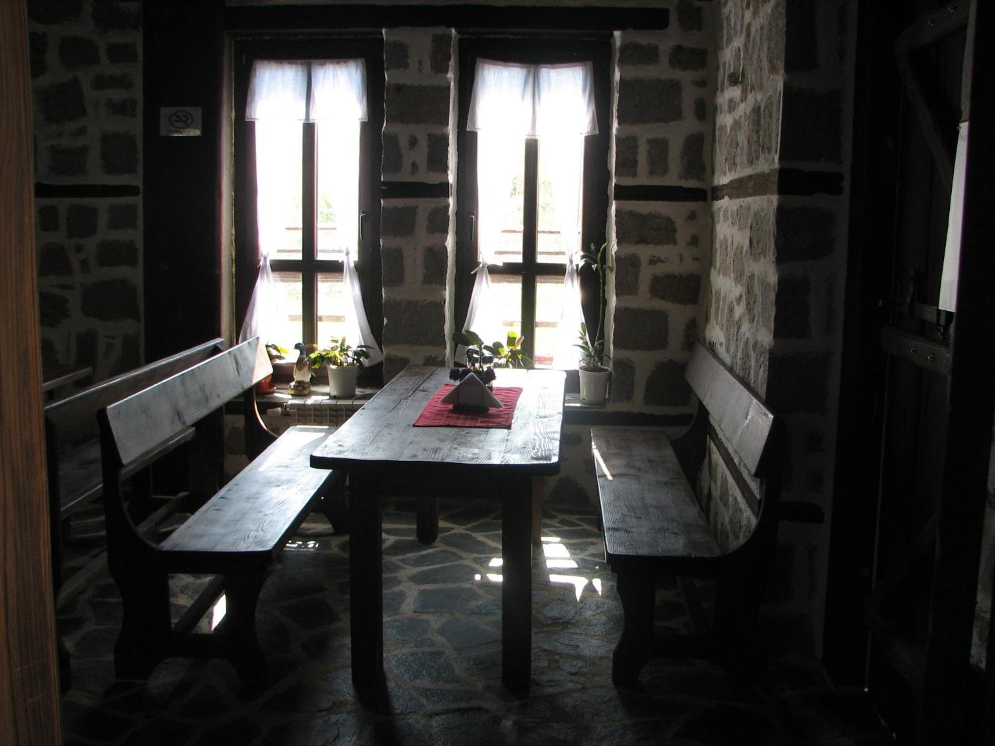 Family Hotel Kalifer Kalofer Εξωτερικό φωτογραφία