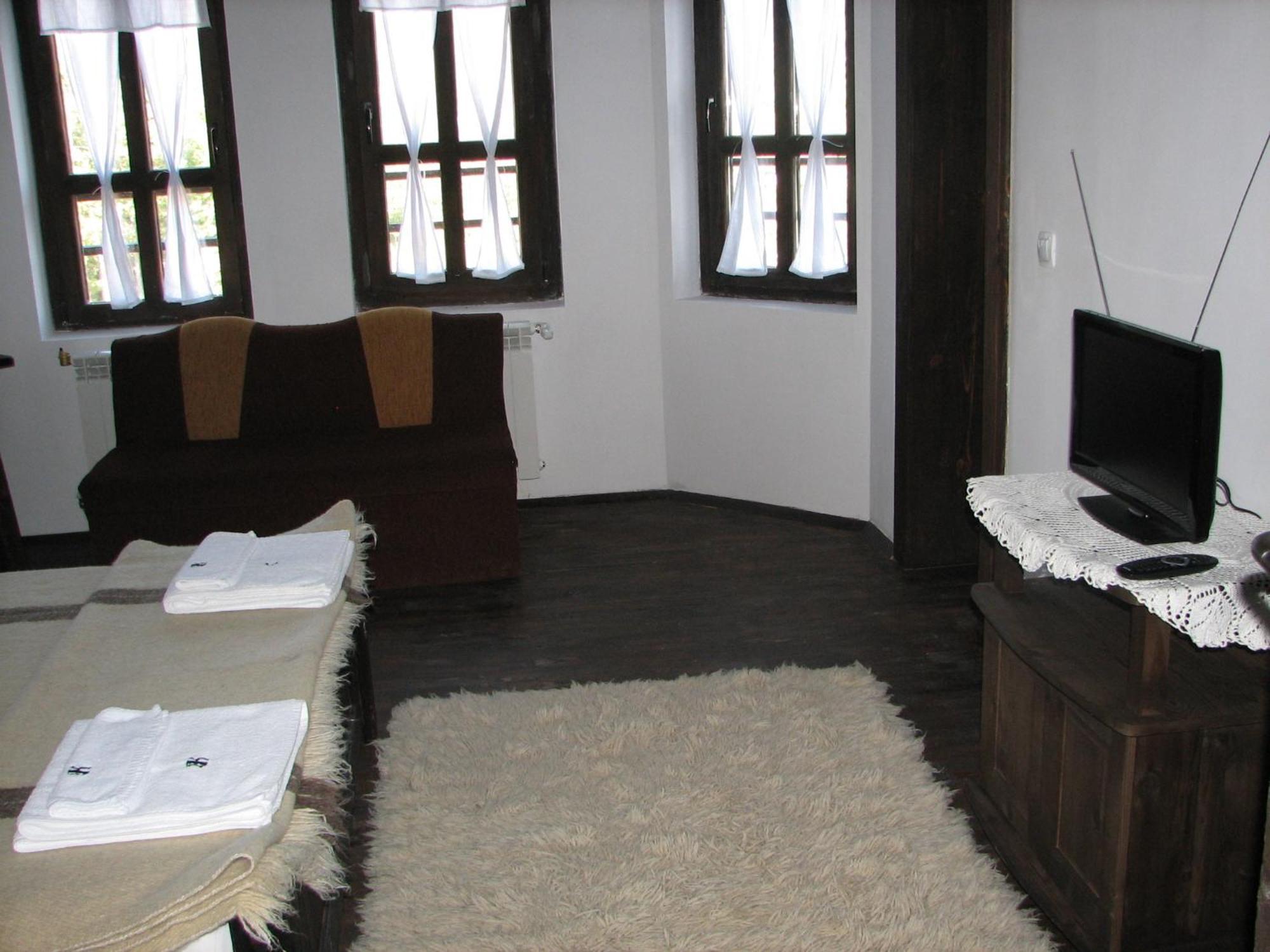 Family Hotel Kalifer Kalofer Εξωτερικό φωτογραφία