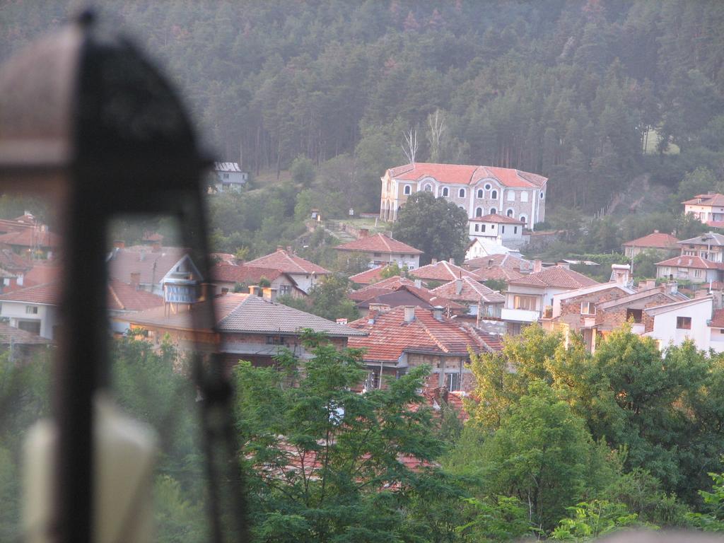 Family Hotel Kalifer Kalofer Εξωτερικό φωτογραφία