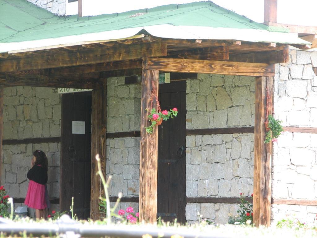 Family Hotel Kalifer Kalofer Εξωτερικό φωτογραφία