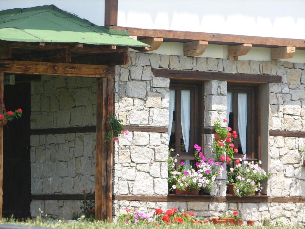 Family Hotel Kalifer Kalofer Εξωτερικό φωτογραφία