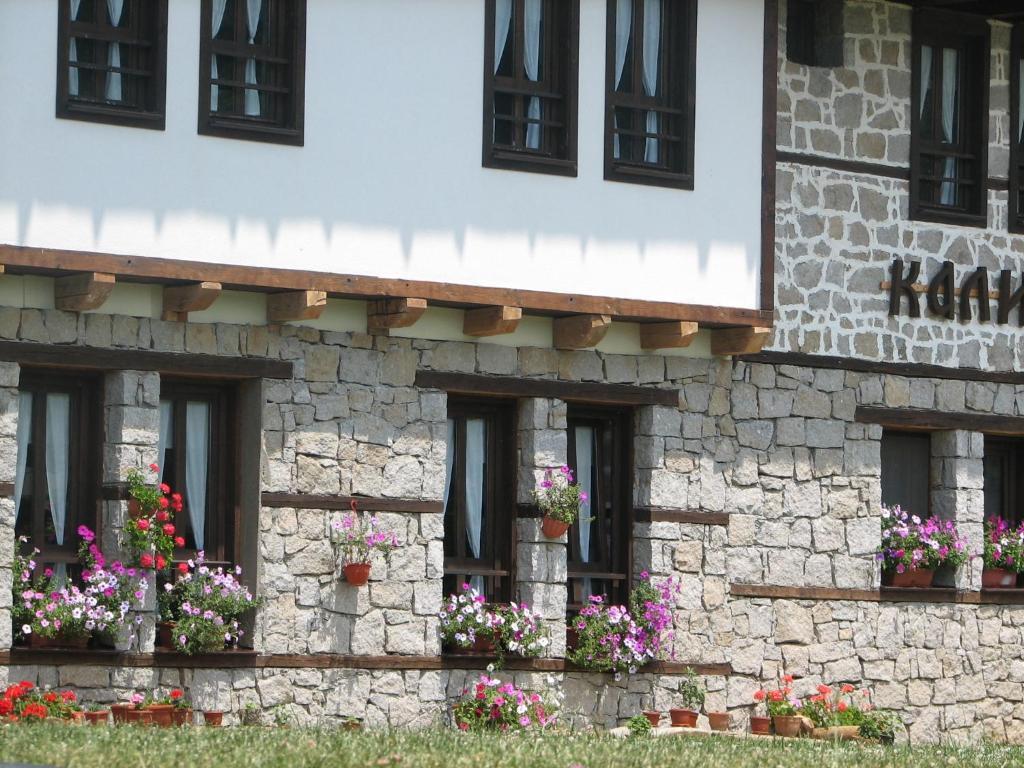 Family Hotel Kalifer Kalofer Εξωτερικό φωτογραφία