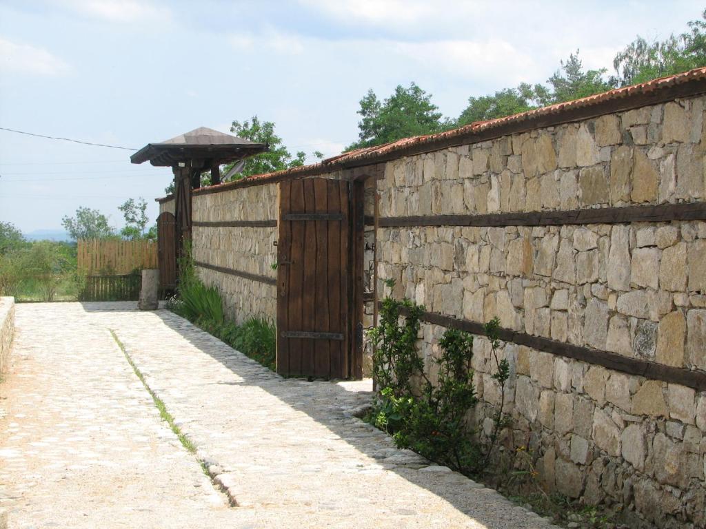 Family Hotel Kalifer Kalofer Εξωτερικό φωτογραφία