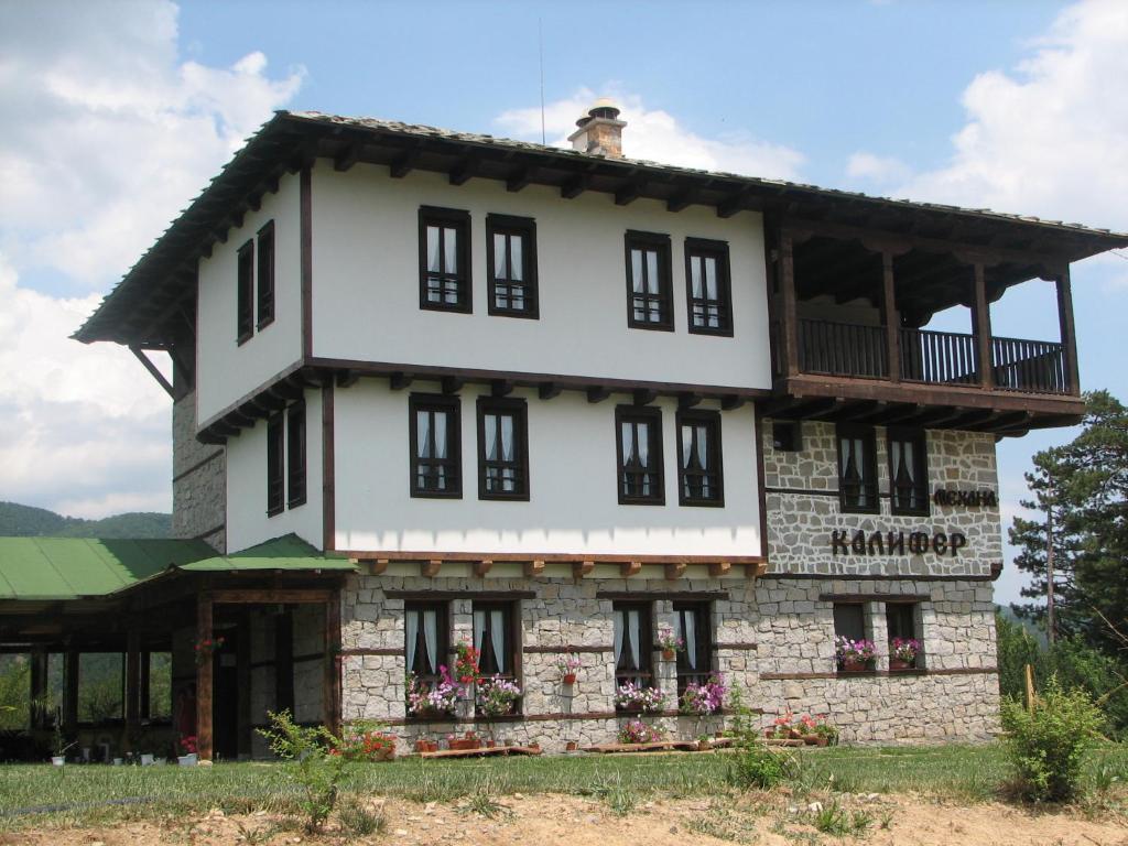Family Hotel Kalifer Kalofer Εξωτερικό φωτογραφία