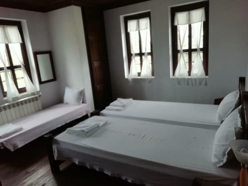 Family Hotel Kalifer Kalofer Εξωτερικό φωτογραφία