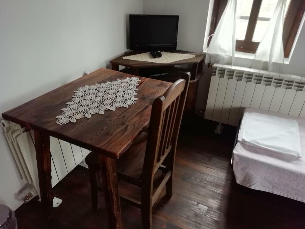 Family Hotel Kalifer Kalofer Εξωτερικό φωτογραφία