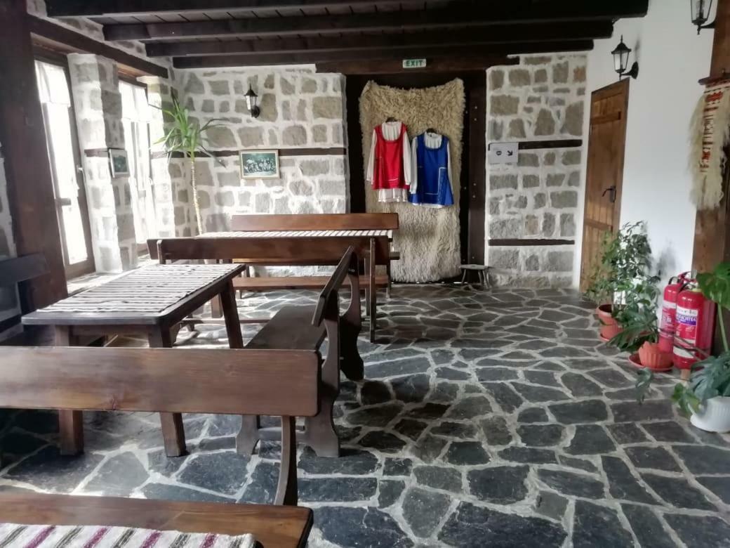 Family Hotel Kalifer Kalofer Εξωτερικό φωτογραφία