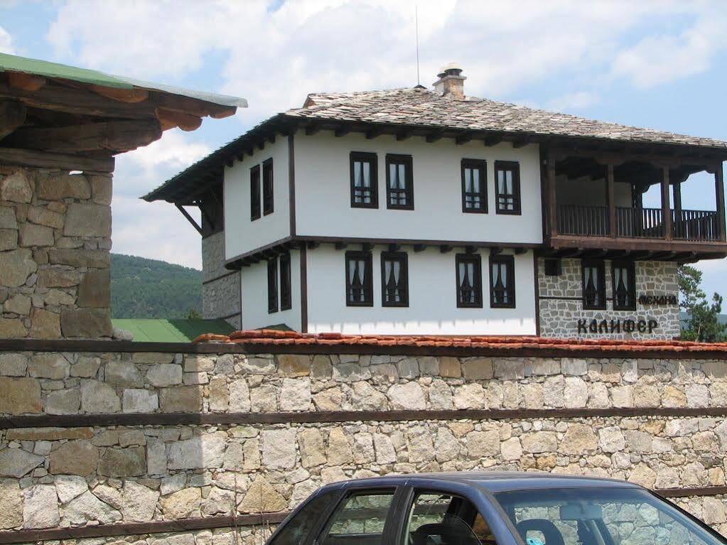 Family Hotel Kalifer Kalofer Εξωτερικό φωτογραφία